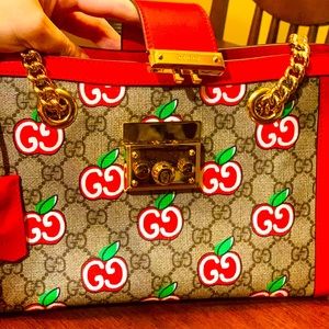 New rare authentic limited addition Gucci cherry 🍒 purse.